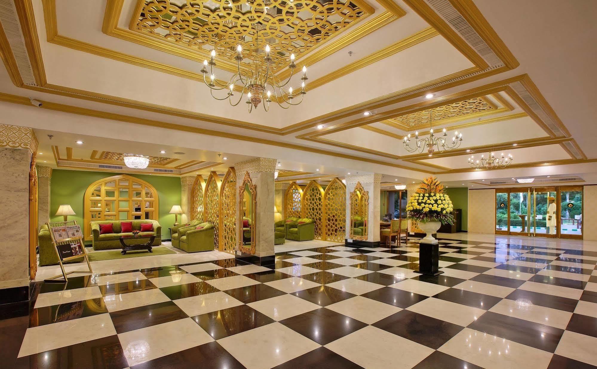 Clarks Shiraz Hotel
